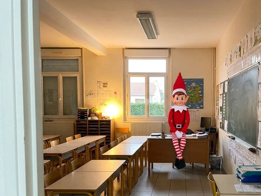 bêtise du lutin farceur dans une classe d'école