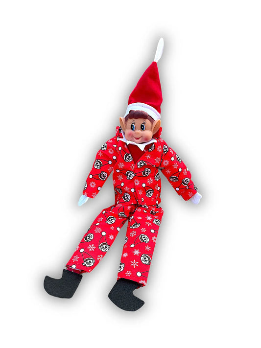 Lutin de Noël en pyjama rouge à motifs de Pères Noël et de flocons, coiffé de son bonnet pointu