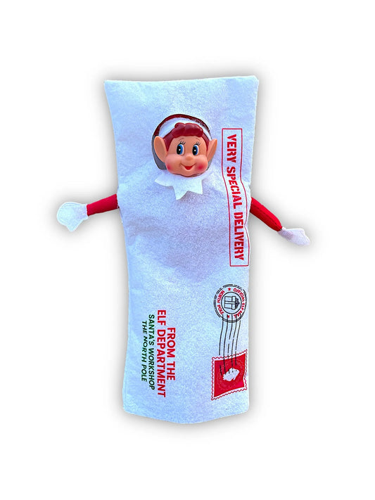 Lutin en peluche glissé dans un costume enveloppe blanche, tampons rouges et mention Very Special Delivery
