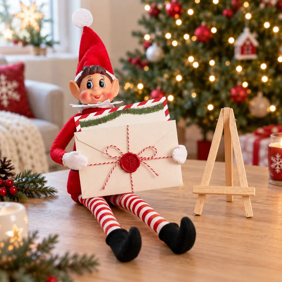 Le lutin farceur présente sa lettre d'arrivée fermée d'un cachet de cire